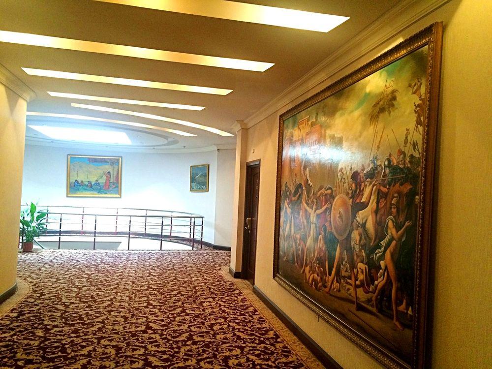 Metropol Hotel Erevan Esterno foto